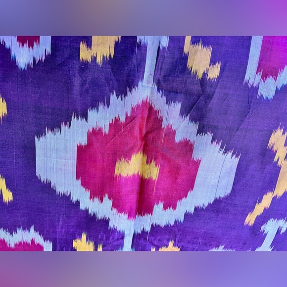 STUNNING AUTHENTIC SILK IKAT scarf in brand new condition! - Picture 4 of 5